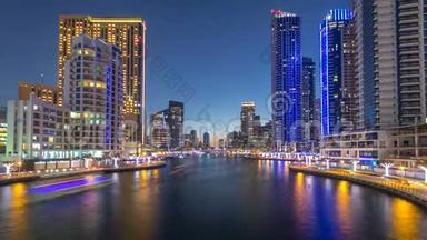 迪拜码头和运河在迪拜的白天到晚上的时间